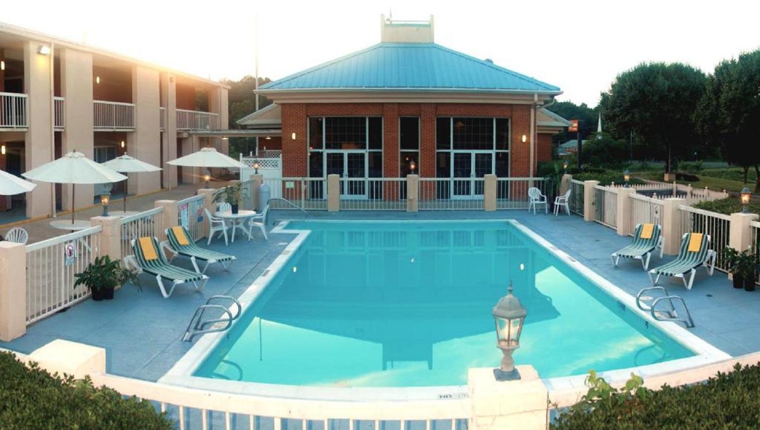 Baymont By Wyndham Warrenton Hotel Екстериор снимка