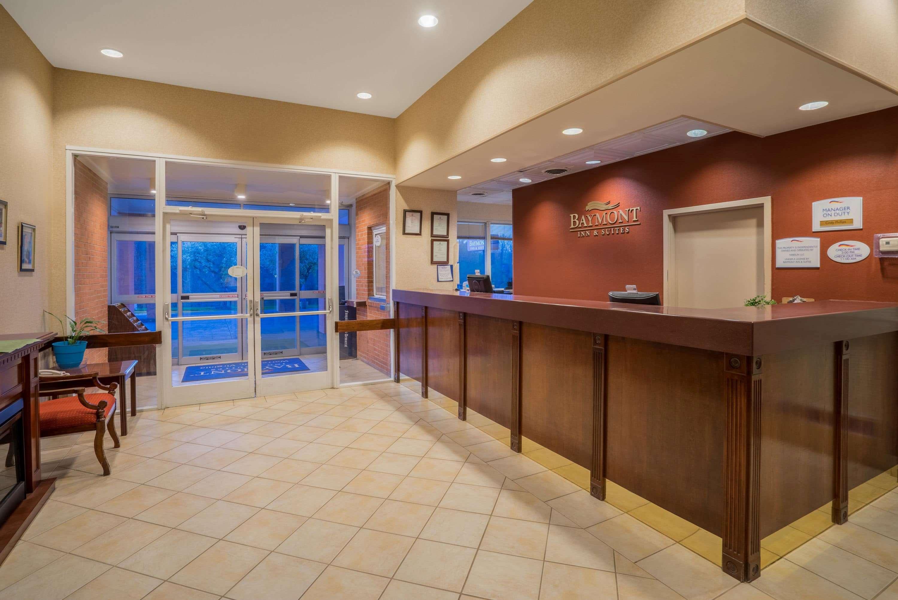 Baymont By Wyndham Warrenton Hotel Екстериор снимка